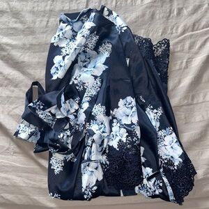 Le Rose Satin Floral Lace Trim Robe - Navy/Blue
